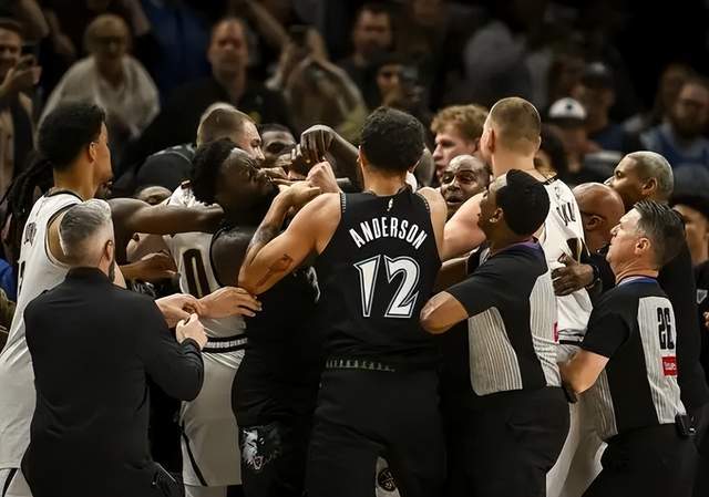 雷速体育app下载-网开一面？NBA官宣，罚单出炉，只罚款不禁赛，约基奇逃过一劫